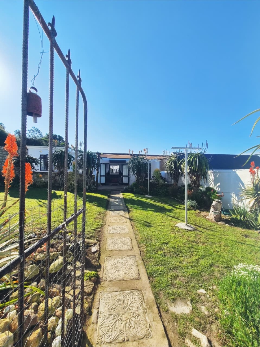 2 Bedroom Property for Sale in Stilbaai Oos Western Cape